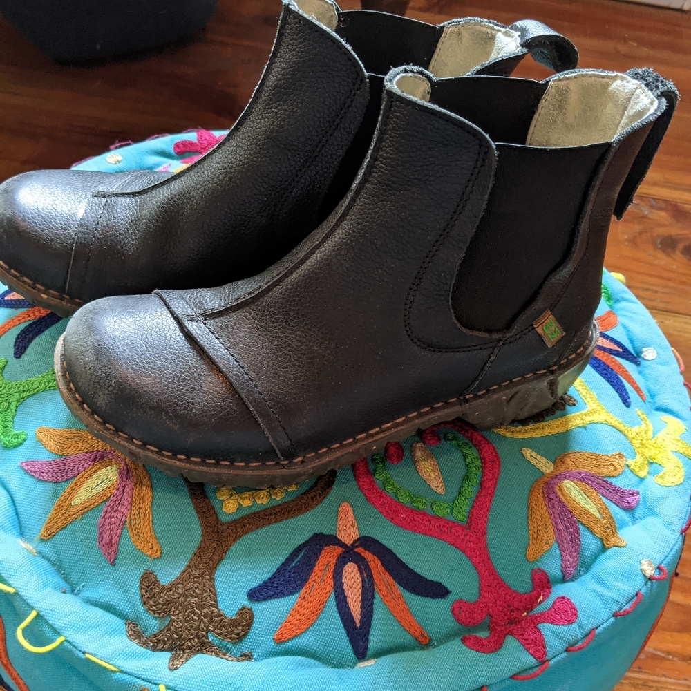 Cute black boots